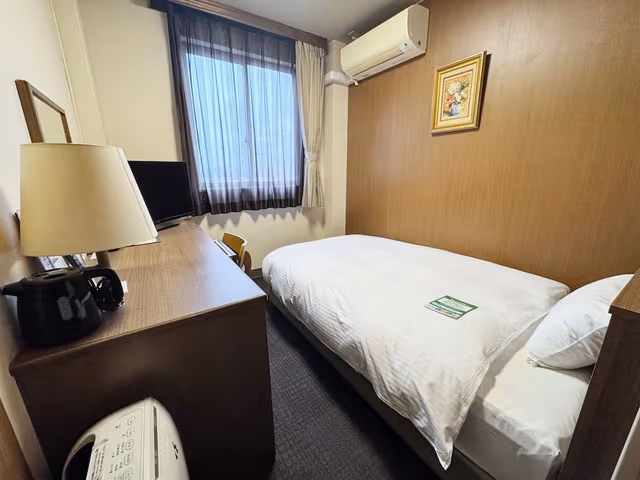 Single Room, Smoking