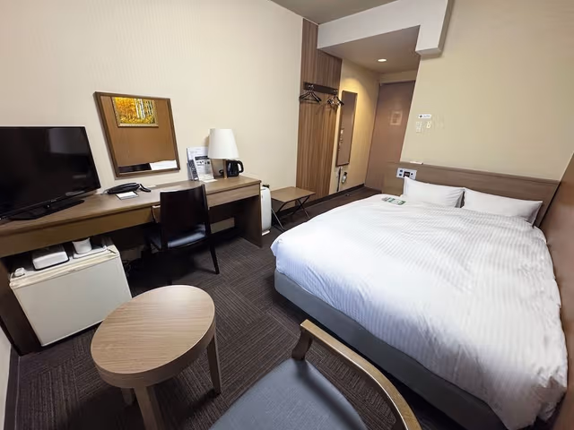 Double Room, Smoking