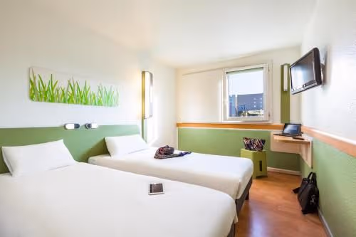 Twin room with two single beds