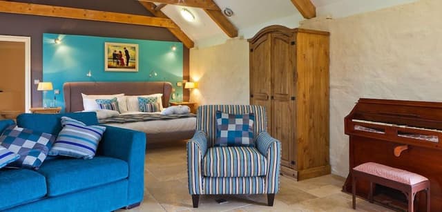 Superior Double Room, 1 King Bed, Courtyard View (Orchard)