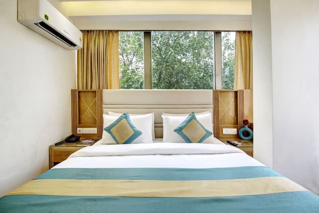 Deluxe Double Room with Window