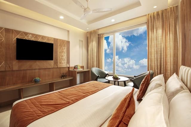 Deluxe Double Room with Window