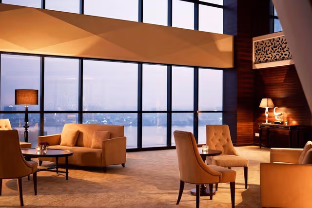 Club Room, 1 King Bed, City View