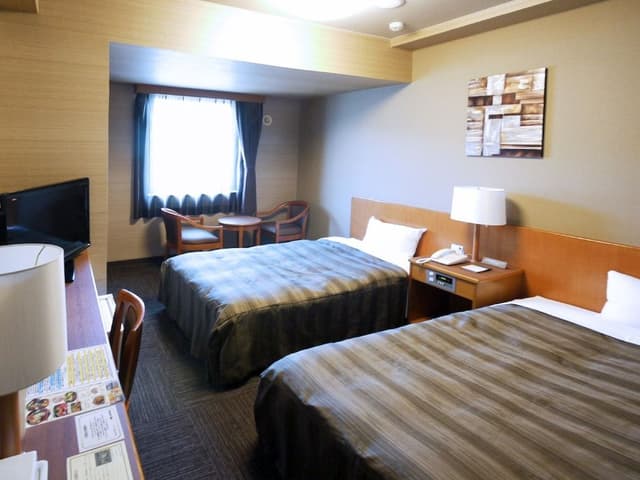 Twin Room, Smoking