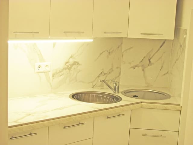 City Twin Room, Private Bathroom, City View (5)