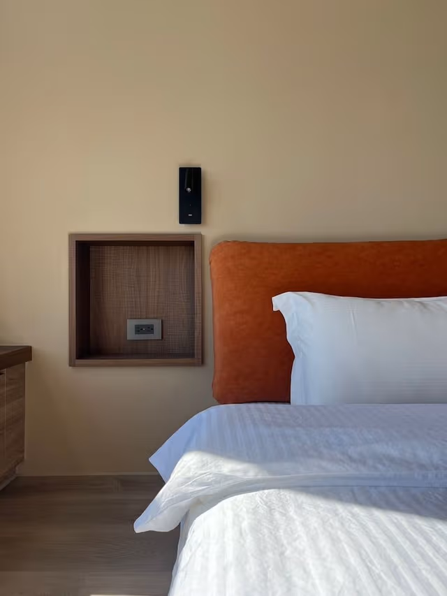 832 Seaview Deluxe Queen Room