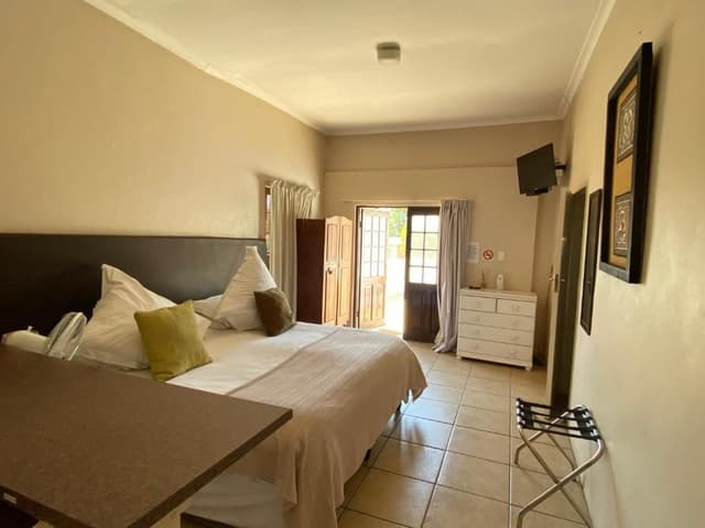 Budget Room with Kitchen