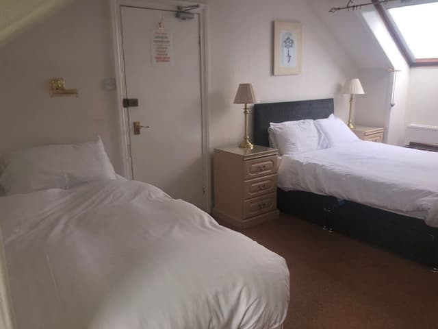 Family Room (2 Adults 2 Children)