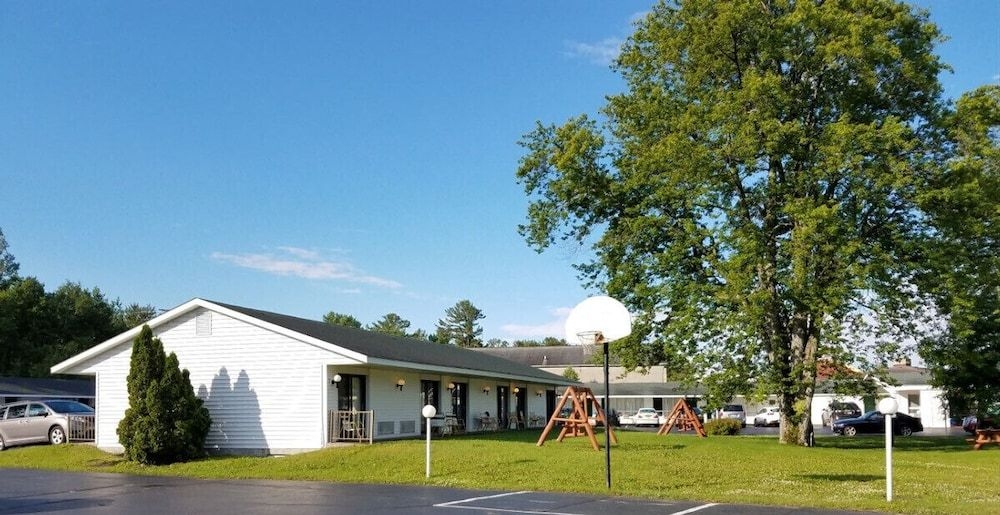Mackinaw Budget Inn4