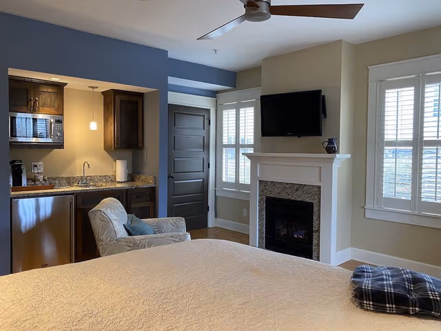 Room, 1 Queen Bed, Fireplace