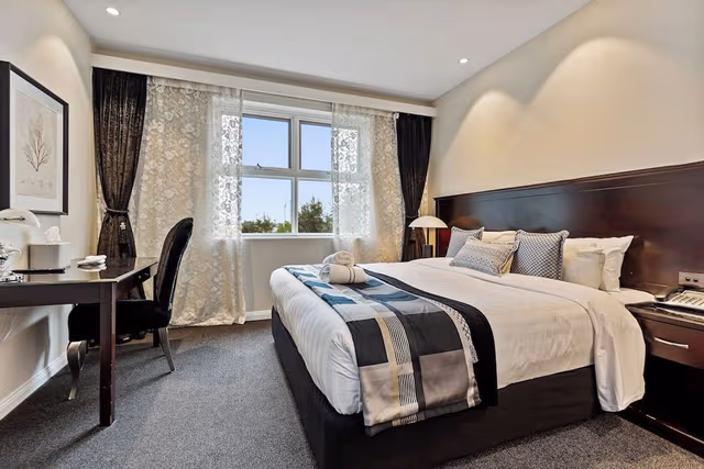 Deluxe King Suite