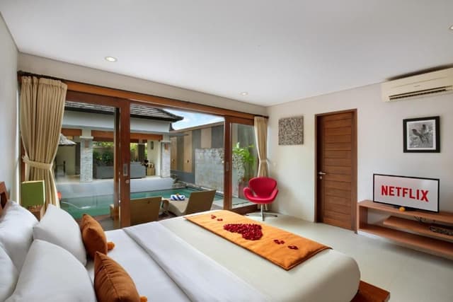 Two Bedroom Villa with Private Pool and Bathtub
