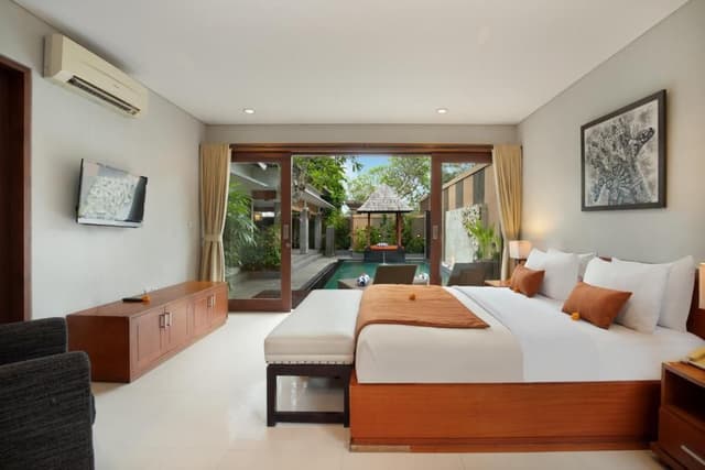 Three Bedroom Villa with Private Pool and Bathtub