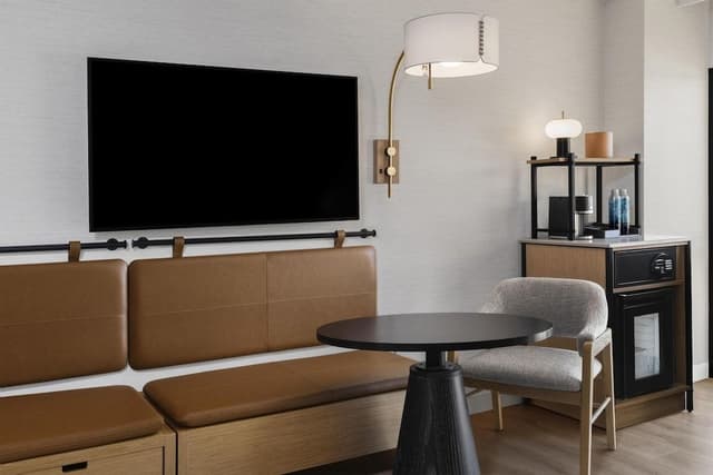 Room, 1 King Bed with Sofa bed (Club Access)