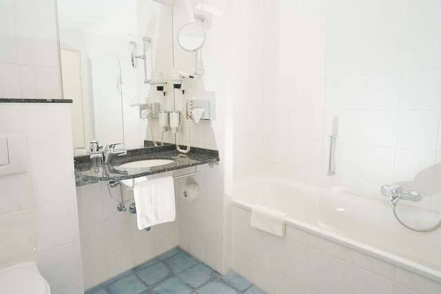 Room (2 Double Rooms)