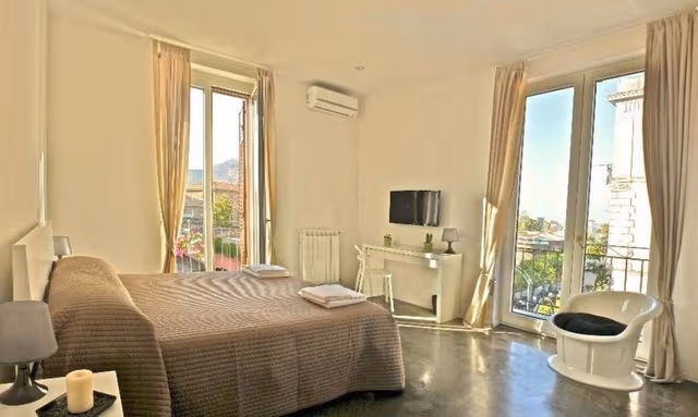 Suite, Balcony