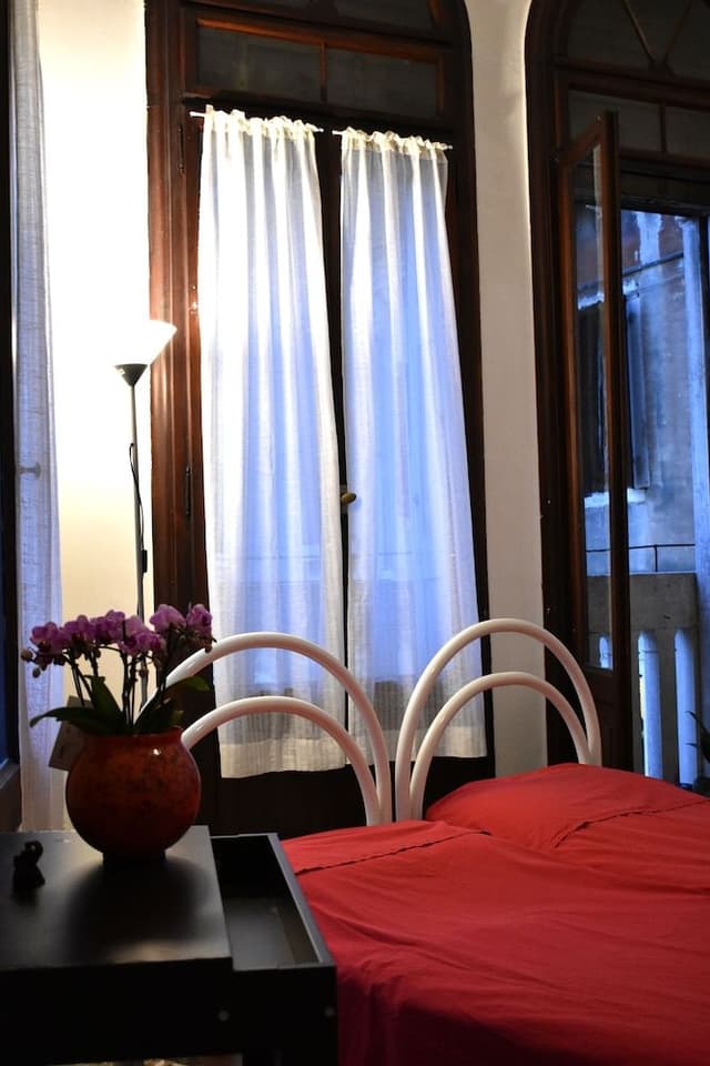 Economy Double or Twin Room, Shared Bathroom