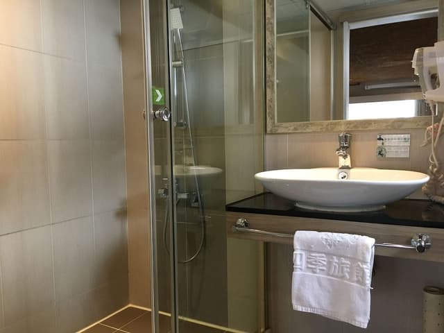 Business Quadruple Room (D)