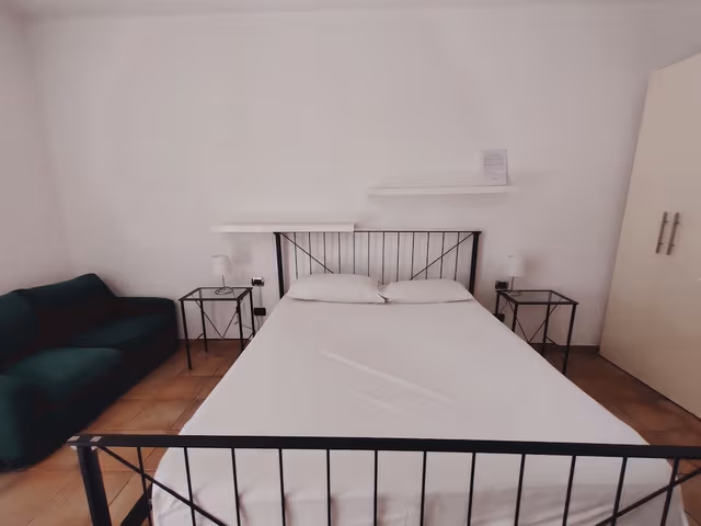 Bedroom with double bed