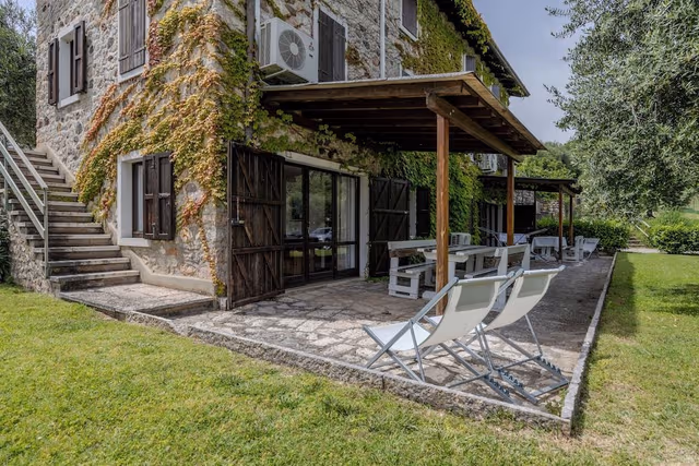 Cottage, Garden View