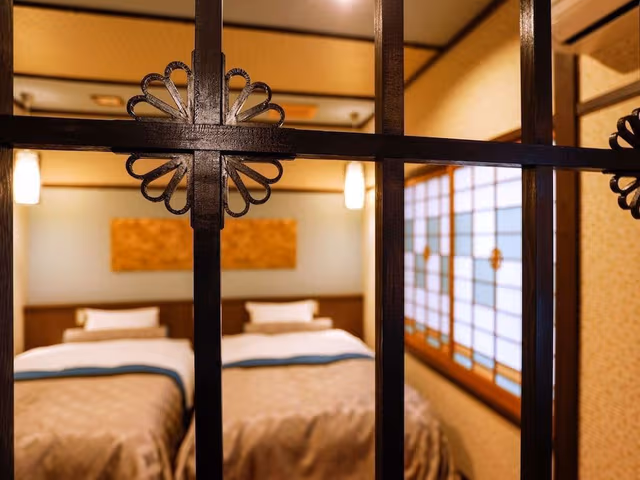Design Room, 2 Twin Beds