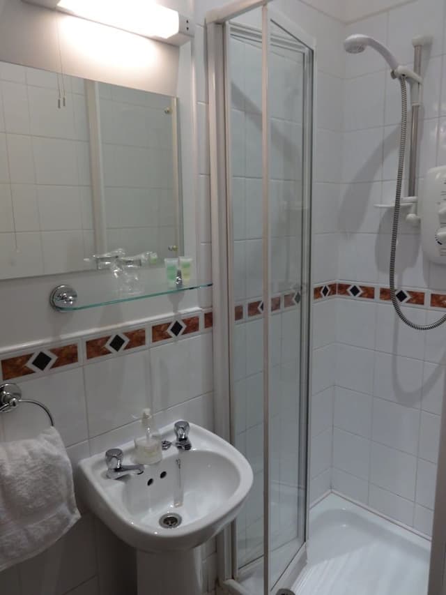 Single Room, Private Bathroom (Room5)