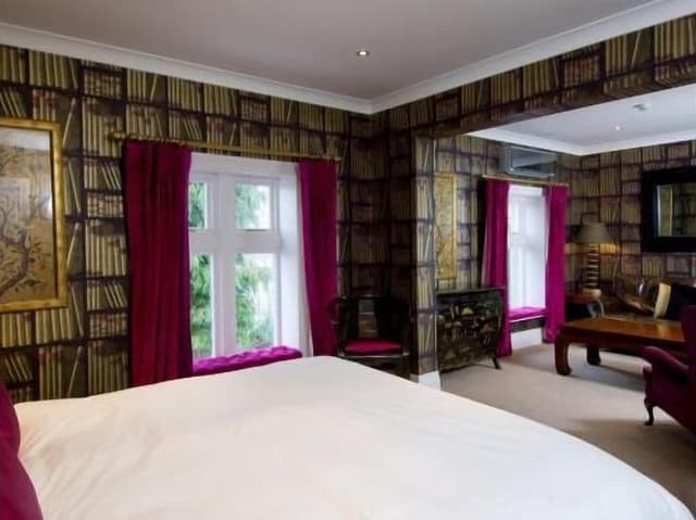 Room, 1 King Bed, Ensuite (Mitton)