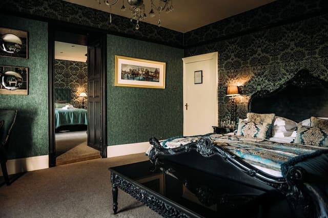 Room, 1 King Bed (Princess Suite)