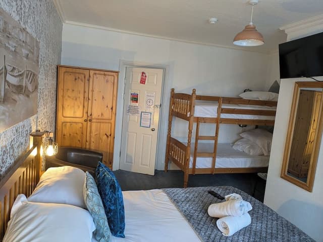 Family Room, Ensuite (2 adults 2 children)