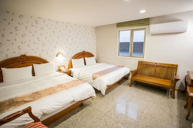 Deluxe Quadruple Room