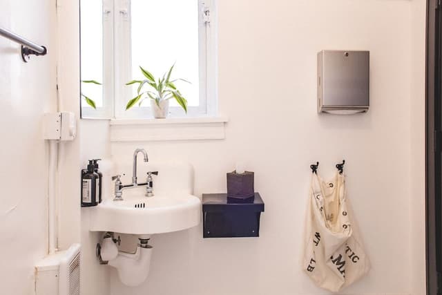 Queen Room with Shared Bathroom (Self Check-in)
