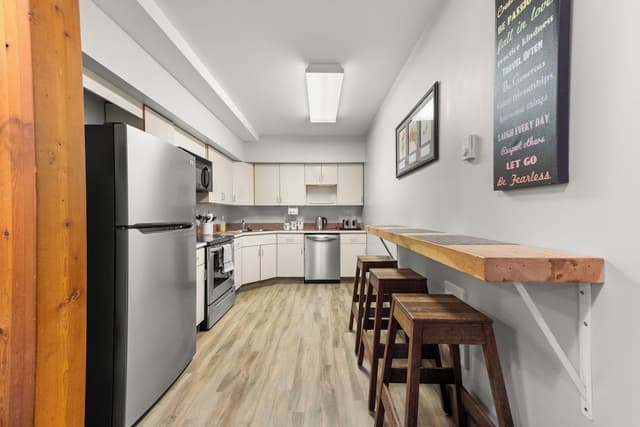 4 Bedroom Suite (Room #11) - Pet Friendly