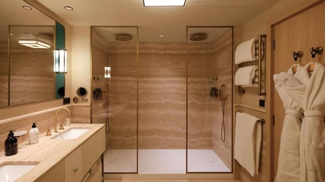 Suite, Pool View