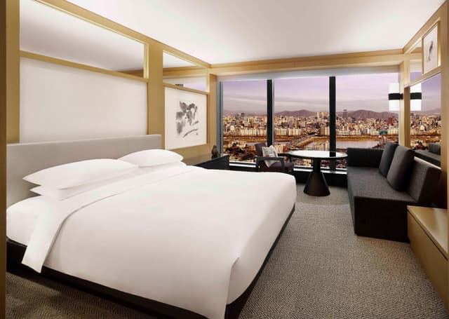 1 KING BED RIVER VIEW