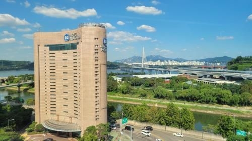 โรงแรมไนแองการา (Niagara hotel)0