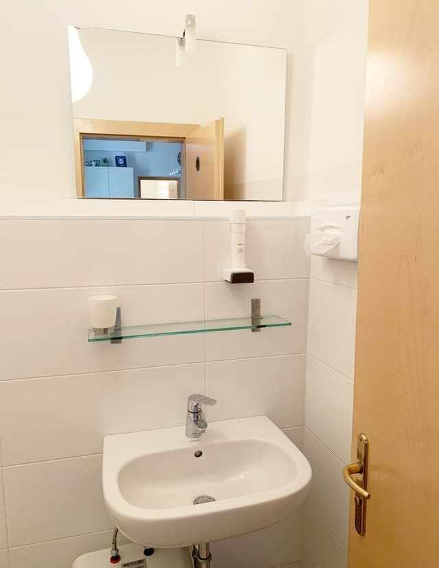 Standard Room, 2 Twin Beds, Non Smoking, Shared Bathroom