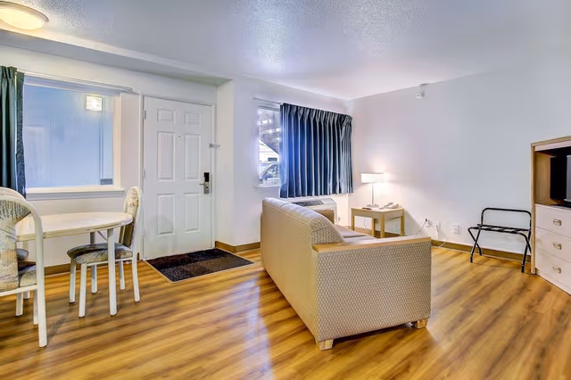 Standard Suite, 1 King Bed, Non Smoking