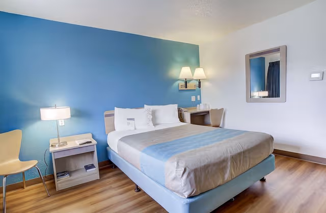 Standard Suite, 1 King Bed, Non Smoking