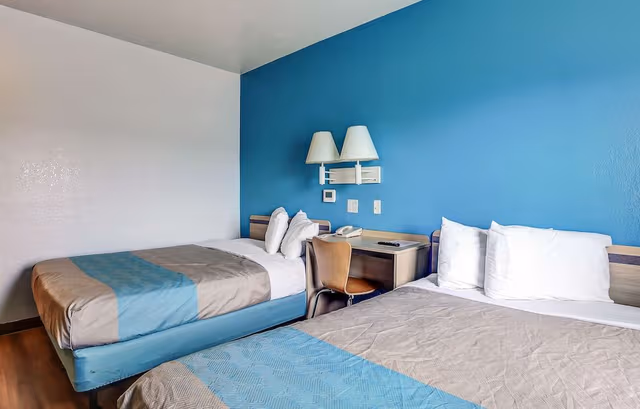 Standard Suite, 2 Queen Beds, Non Smoking