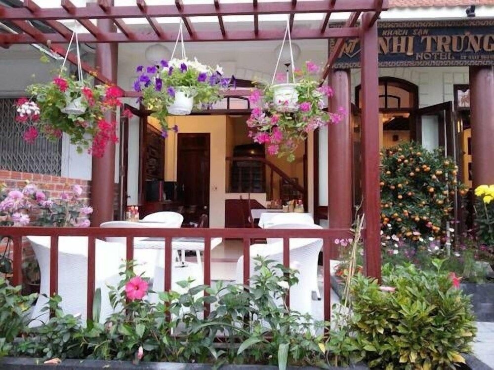 Nhi Trung Hotel2