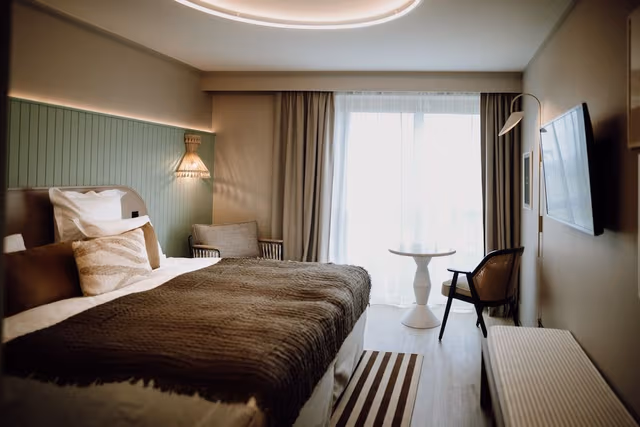 Garden level Deluxe Room with terrace - full sea view