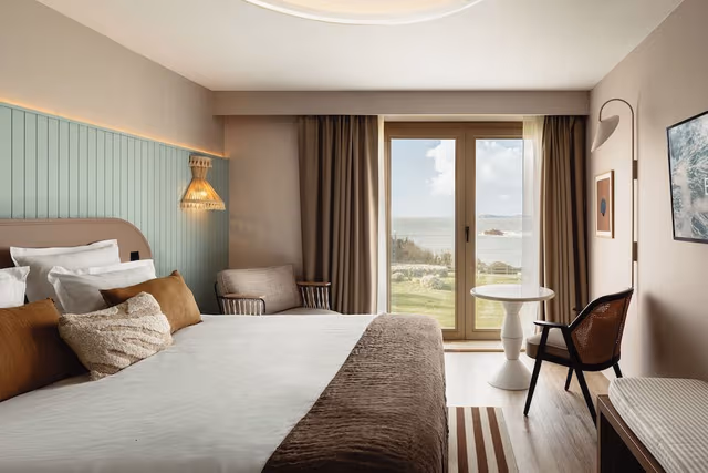 Garden level Deluxe Room with terrace - full sea view
