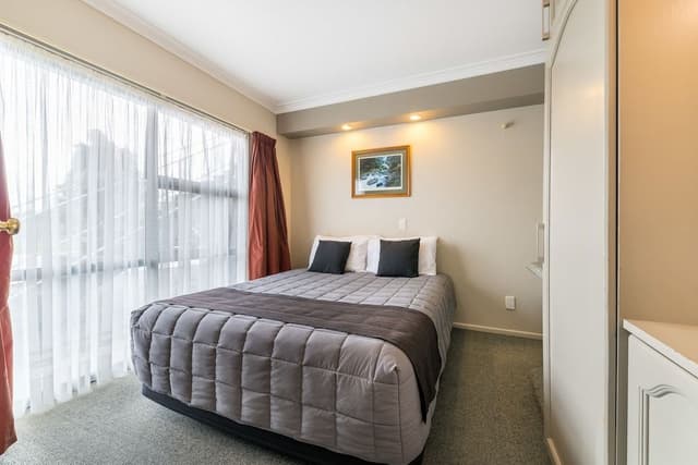Standard Suite, 2 Bedrooms, Non Smoking, Kitchen (Lakefacing)