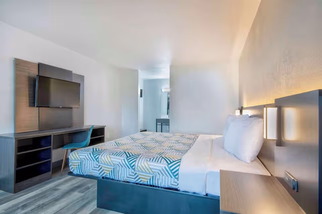 Deluxe Room, 1 King Bed, Non Smoking