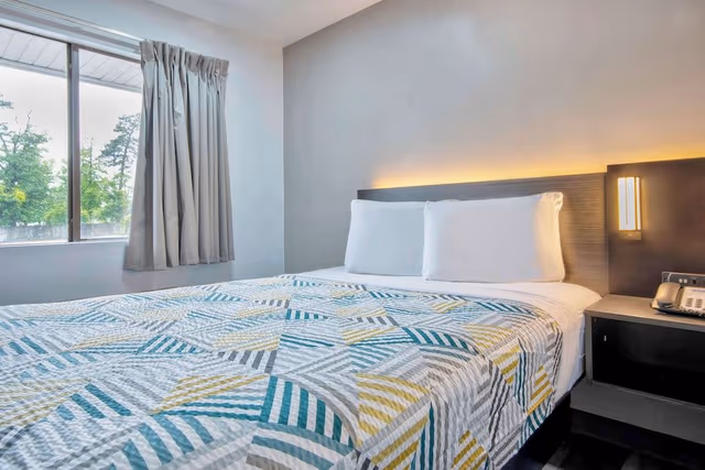 Deluxe Room, 1 King Bed, Non Smoking