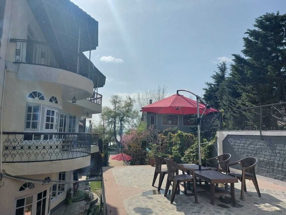 Hotel Rose Inn1
