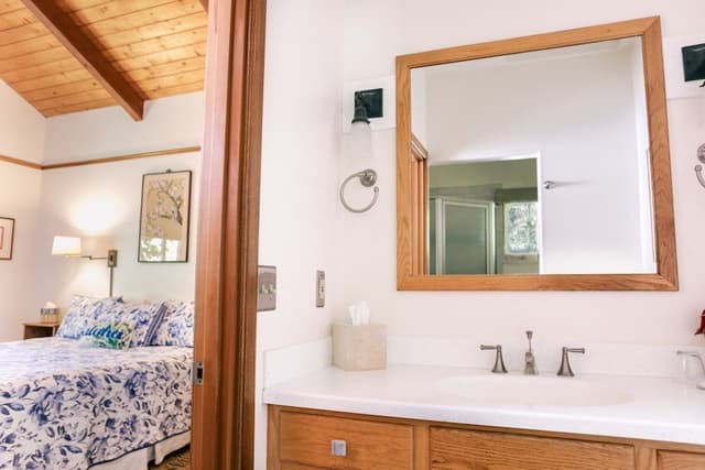 Deluxe Room, 1 King Bed (Ohia)