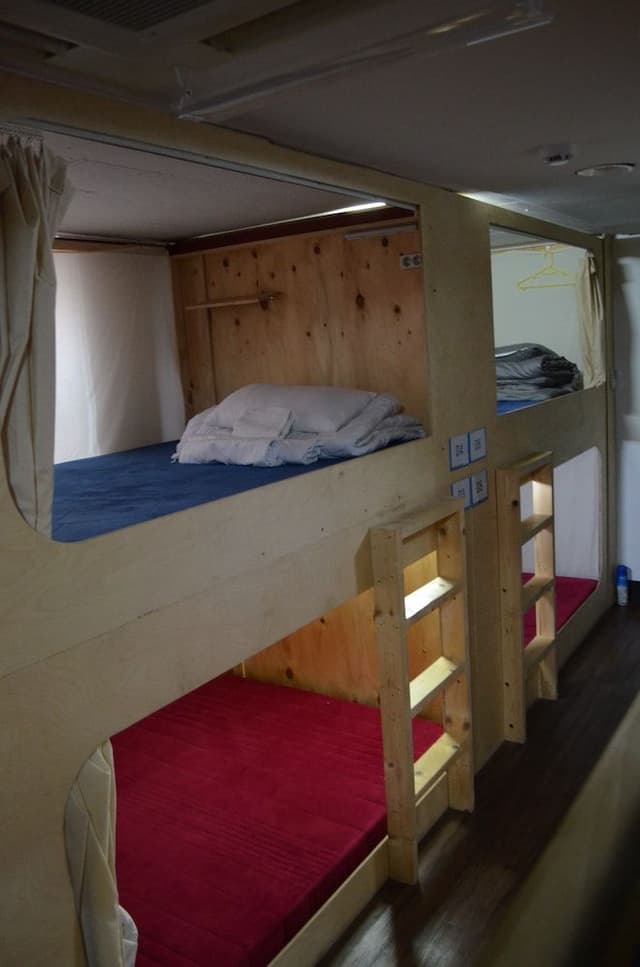 Deluxe Capsule Bed-Female Only (Foreigners Only)