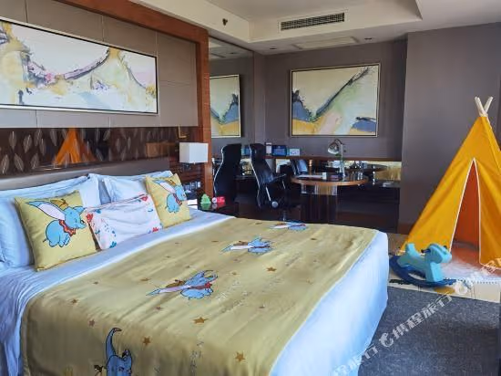 Happy Family Friendly Themed Room