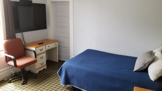 Standard Room, 1 Double Bed, Shared Bathroom